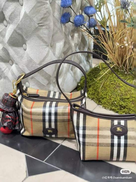 Picture of Burberry Handbags _SKUfw236181634fw